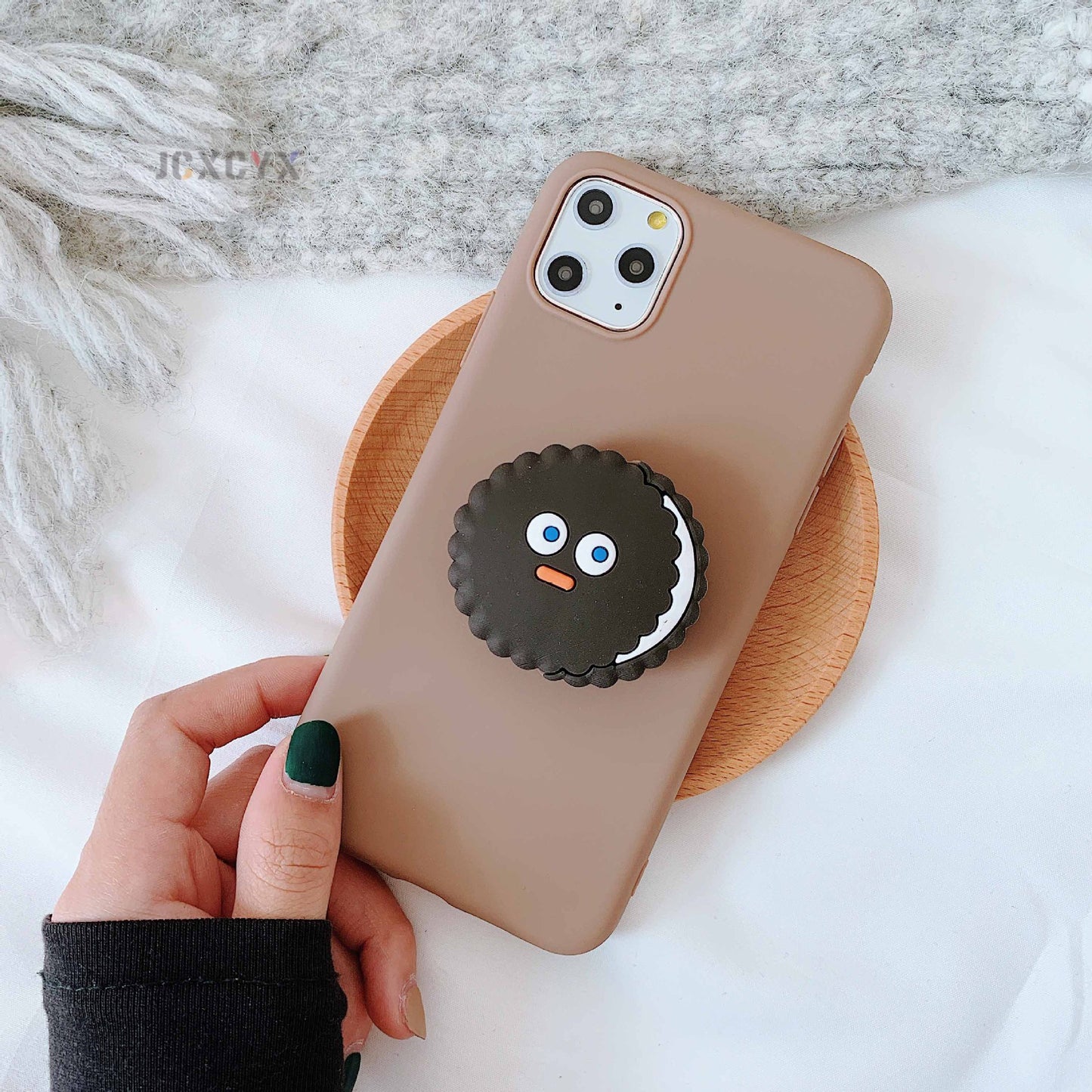 Mobile phone shell cartoon bracket